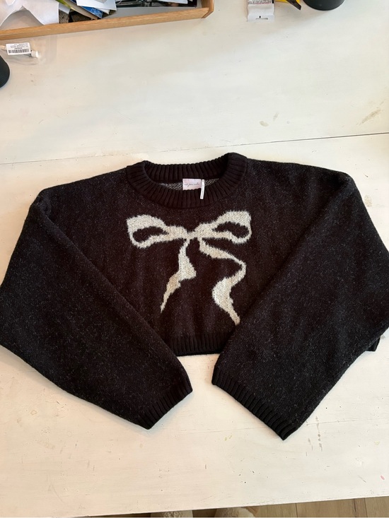 Urban Outfitters Sweaters - Urban Outfitters Black Cropped Sweater with Cream Bow